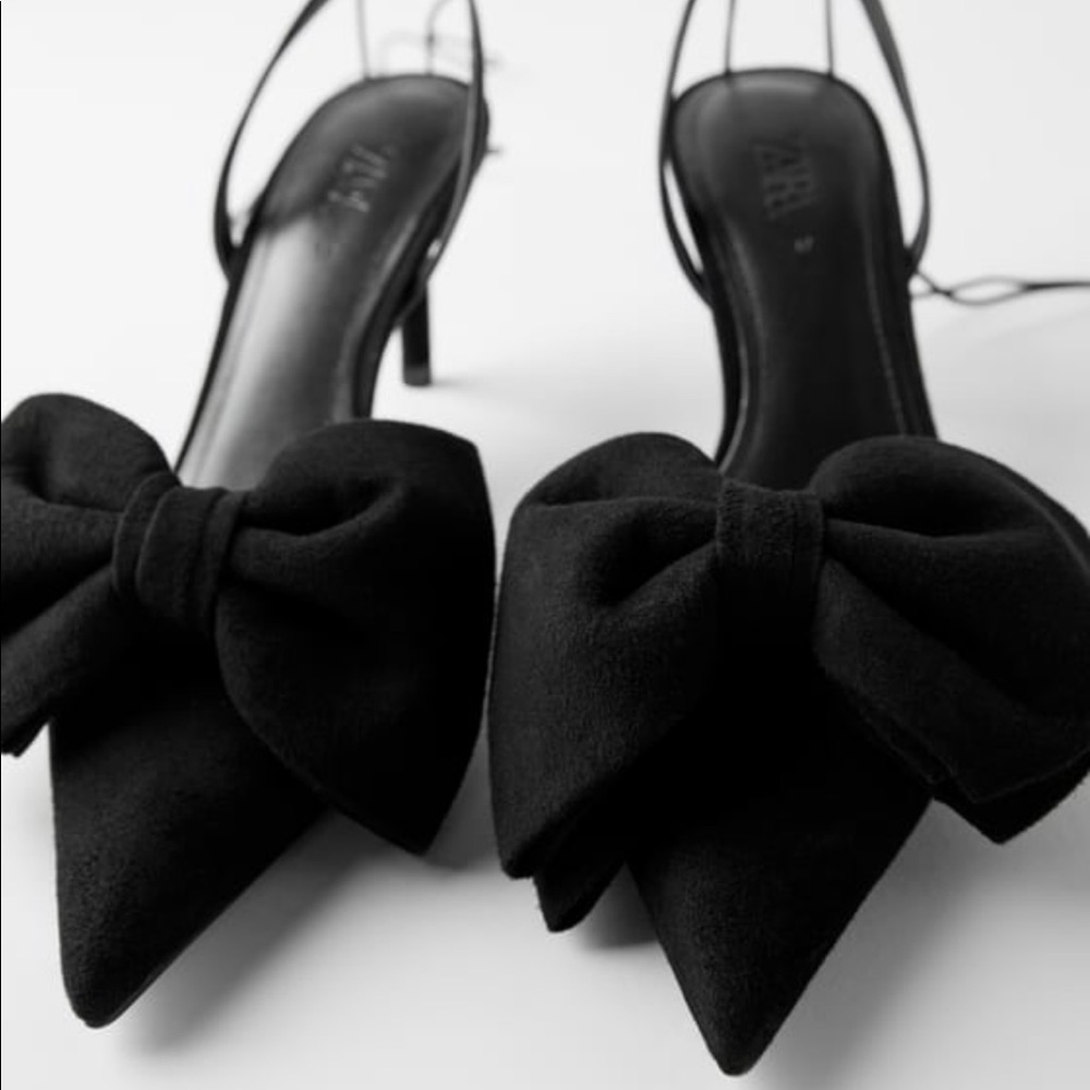Black bow high heel shoes